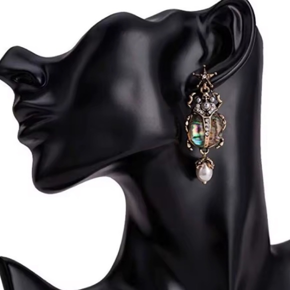 Vintage Pearl Beetle Earrings - Picture 14 of 14